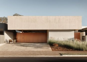 Harmonious Minimalism: Blending Nature and Modern Design in the QUADROS House